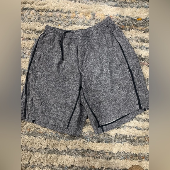 Lululemon - Picture 1 of 5